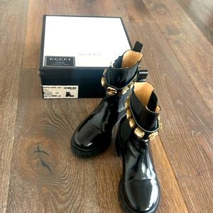 LEATHER ANKLE BOOT WITH BELT